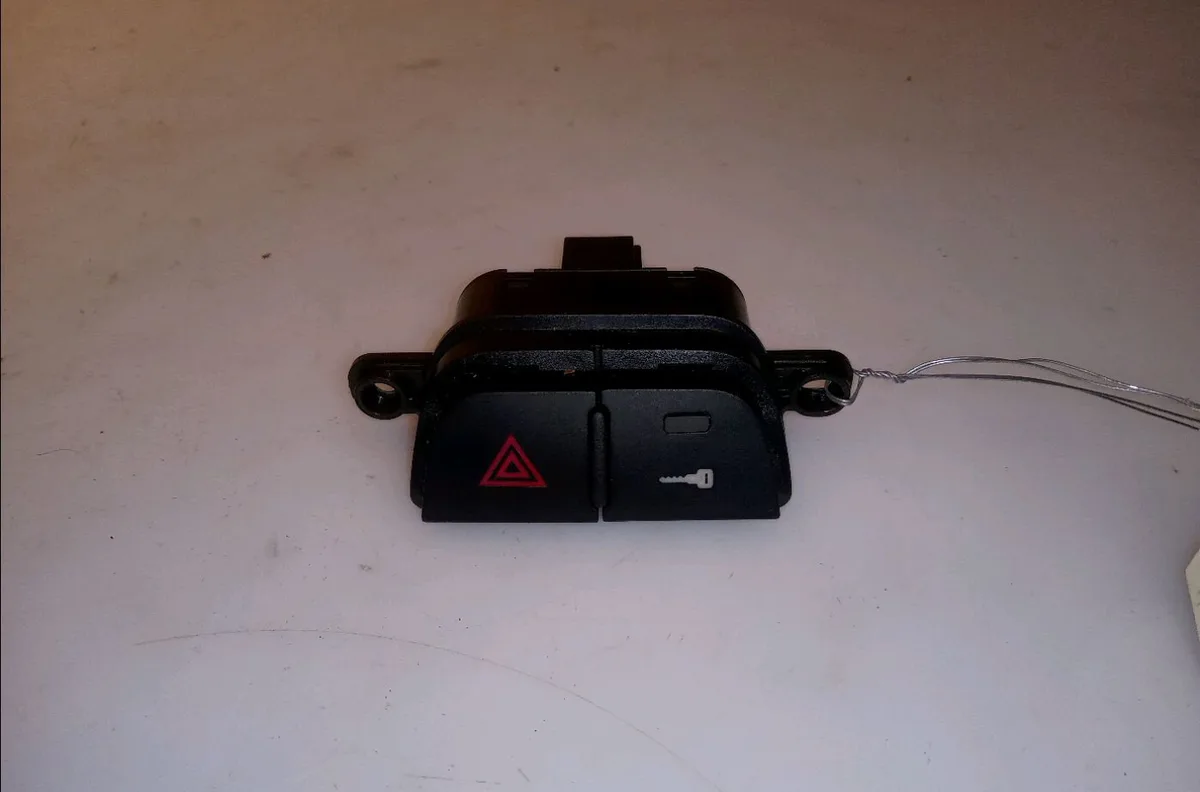 Bouton de warning Alfa romeo MITO (955_) 0.9 twinair (955axy1b) (2013-2018) occasion