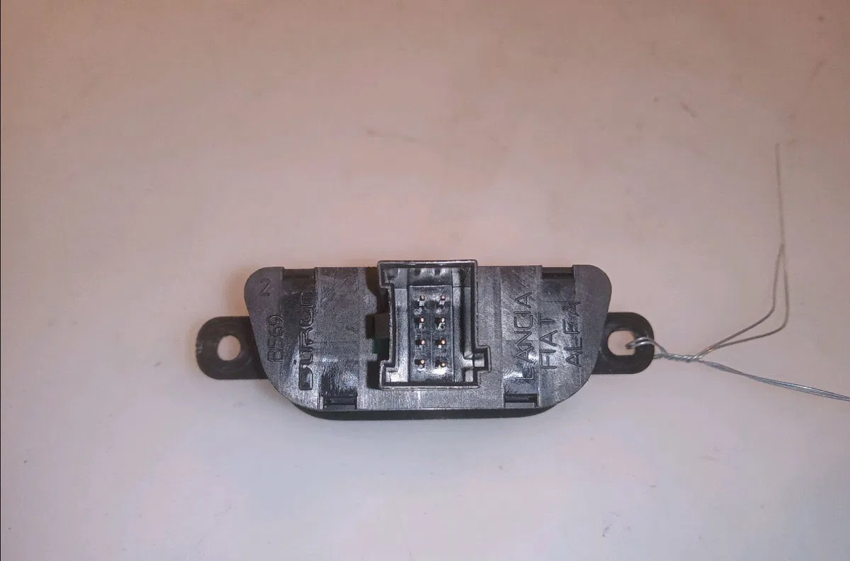 Bouton de warning Alfa romeo MITO (955_) 1.3 multijet (955axp1a, 955ayc1a) (2009-2018) 3 portes occasion — photo 2
