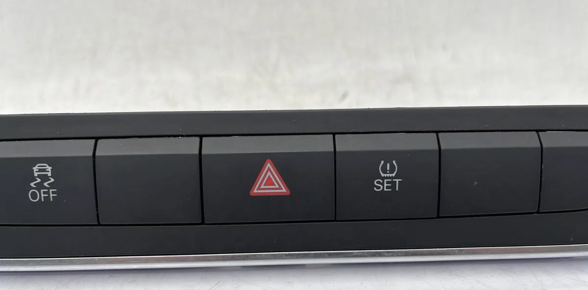 Bouton de warning AUDI A3 2 SPORTBACK PHASE 2 occasion — photo 4