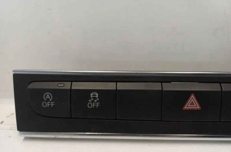 Bouton de warning AUDI A3 2 SPORTBACK PHASE 2 occasion — photo 4