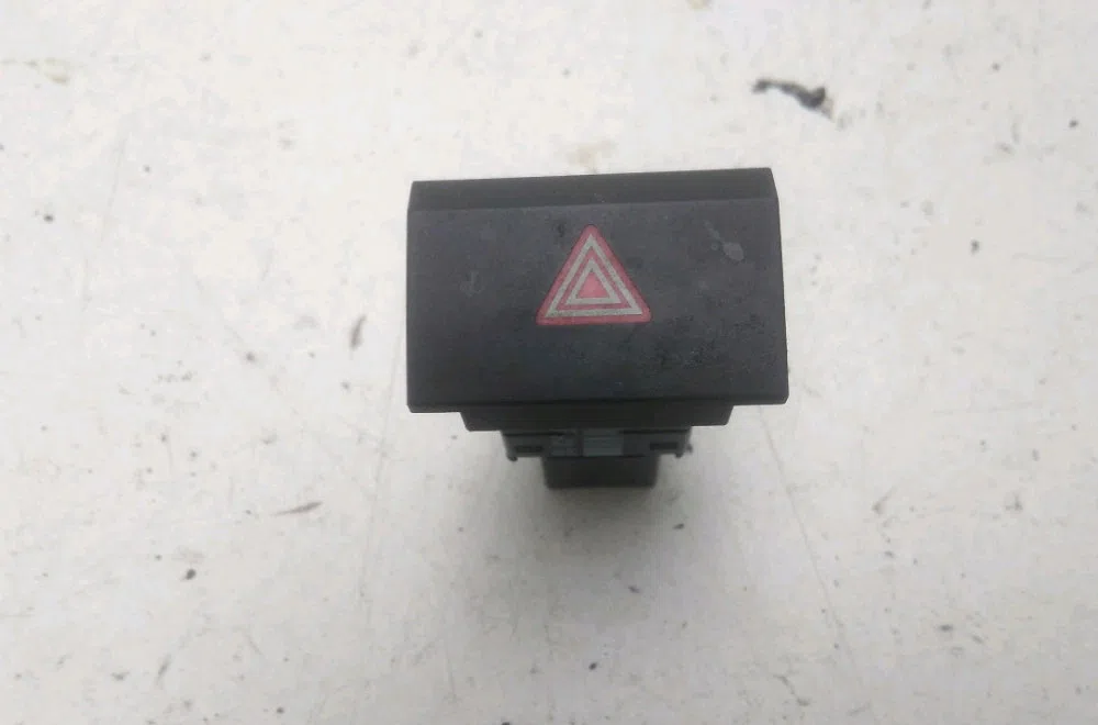 Bouton de warning Audi A3 Sportback (8PA) 1.6 tdi (2009-2013) occasion