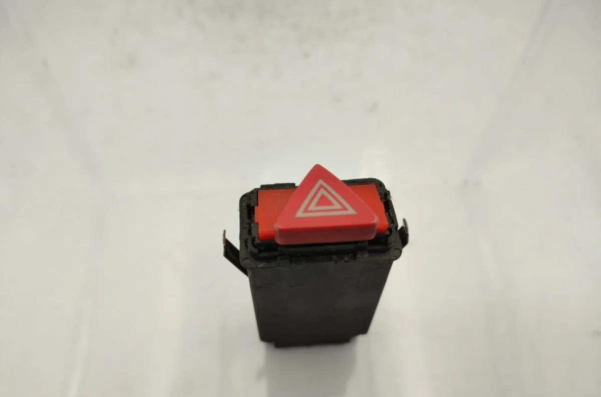 Bouton de warning AUDI A4 1 PHASE 2 occasion — photo 2