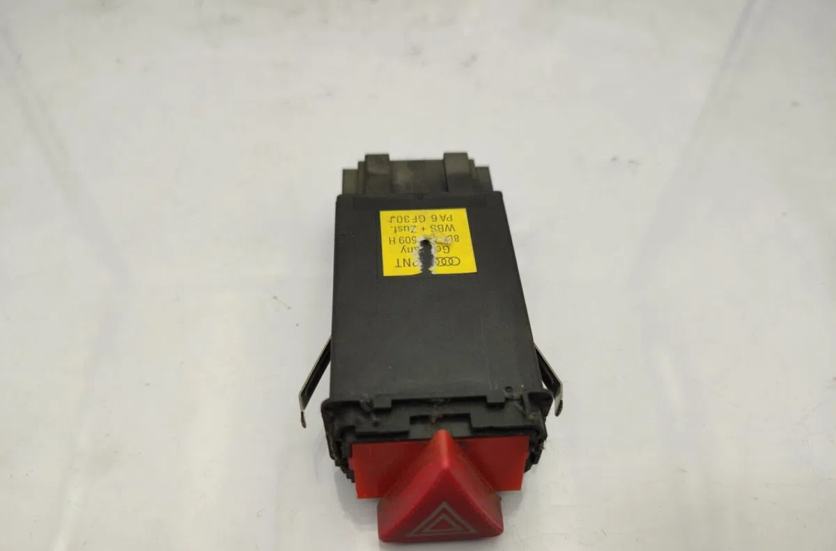 Bouton de warning AUDI A4 1 PHASE 2 occasion — photo 3