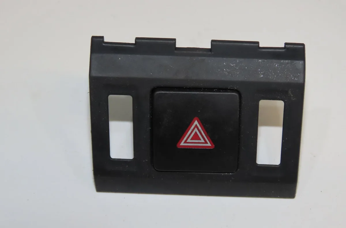 Bouton de warning Audi Q5 (FYB, FYG) 40 tdi mild hybrid quattro (2019) occasion