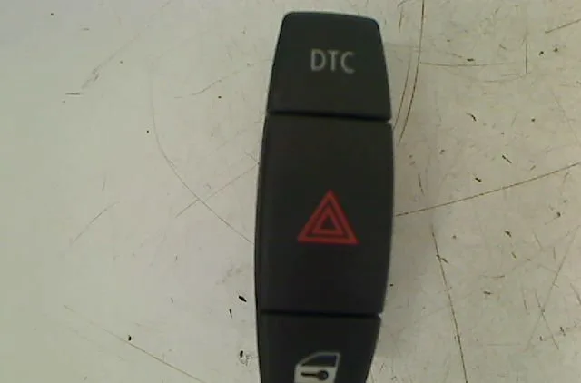 Bouton de warning Bmw 1 (E81) 118 d (2006-2011) 3 portes occasion