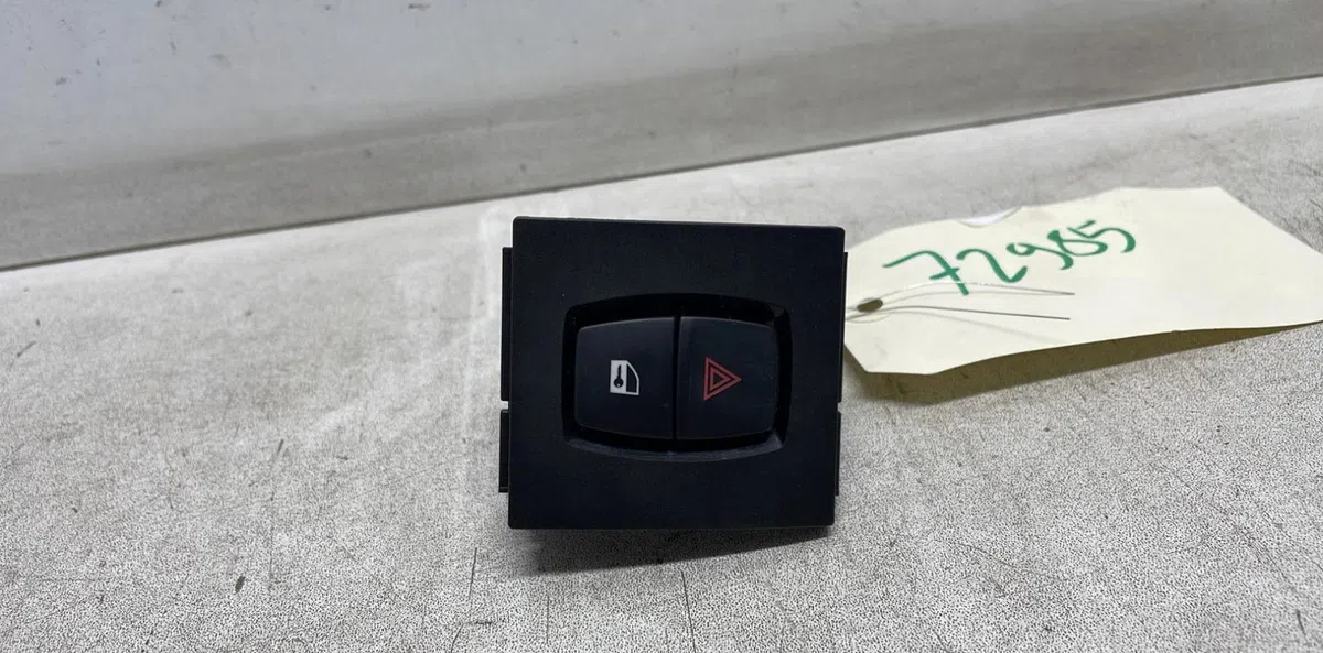 Bouton de warning Bmw 1 (F20) 114 d (2012-2015) occasion — photo 2