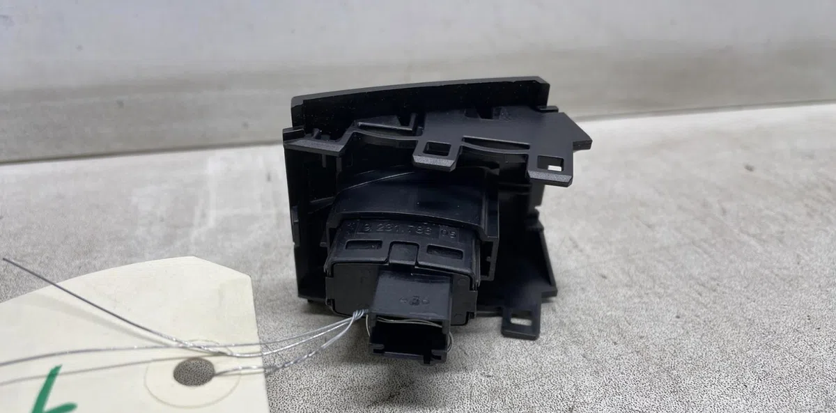 Bouton de warning Bmw 1 (F20) 114 d (2012-2015) occasion — photo 3
