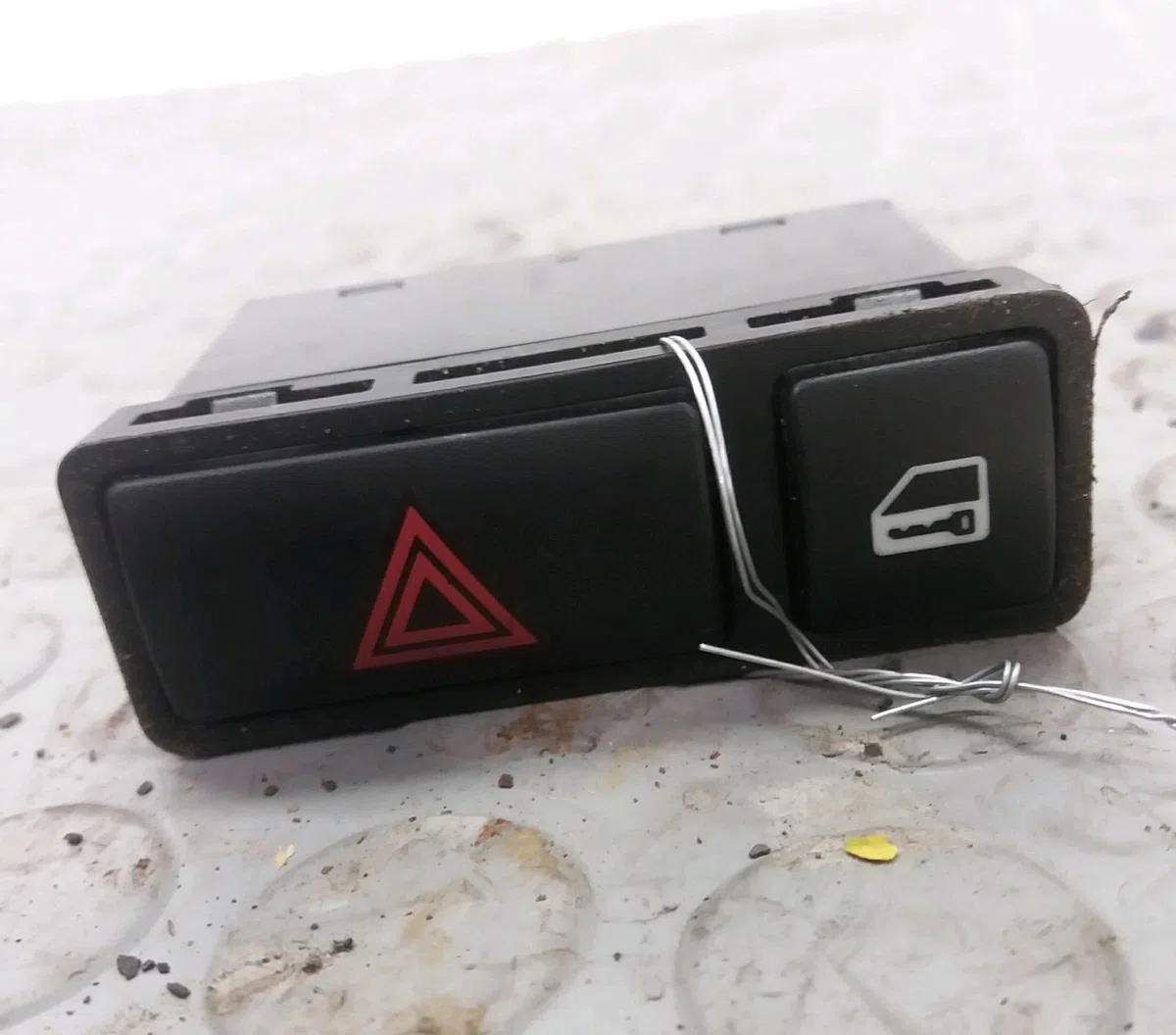 Bouton de warning Bmw 3 Coupé (E46) 330 cd (2003-2006) occasion — photo 2