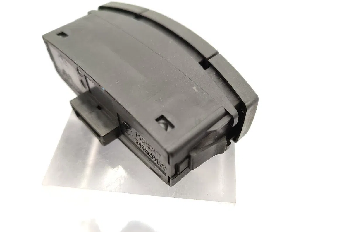 Bouton de warning BMW SERIE 1 E87 PHASE 1 occasion — photo 2