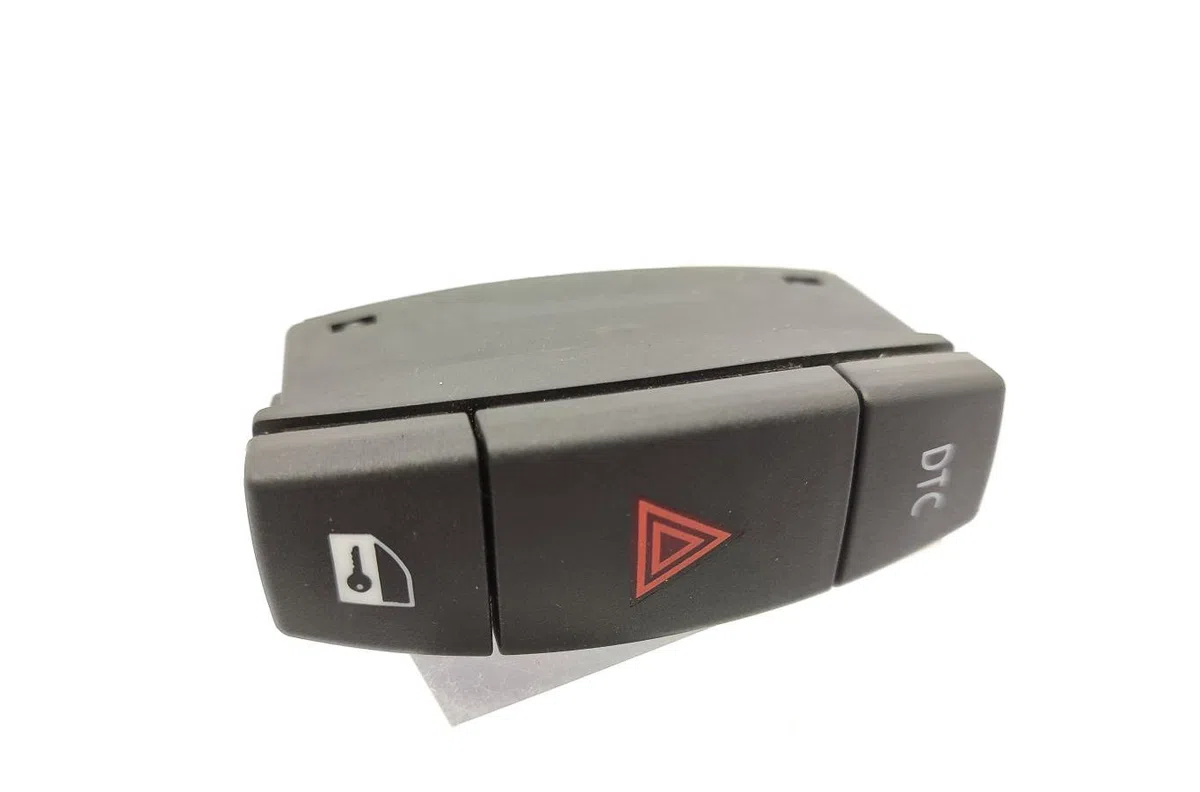 Bouton de warning BMW SERIE 1 E87 PHASE 1 occasion — photo 4