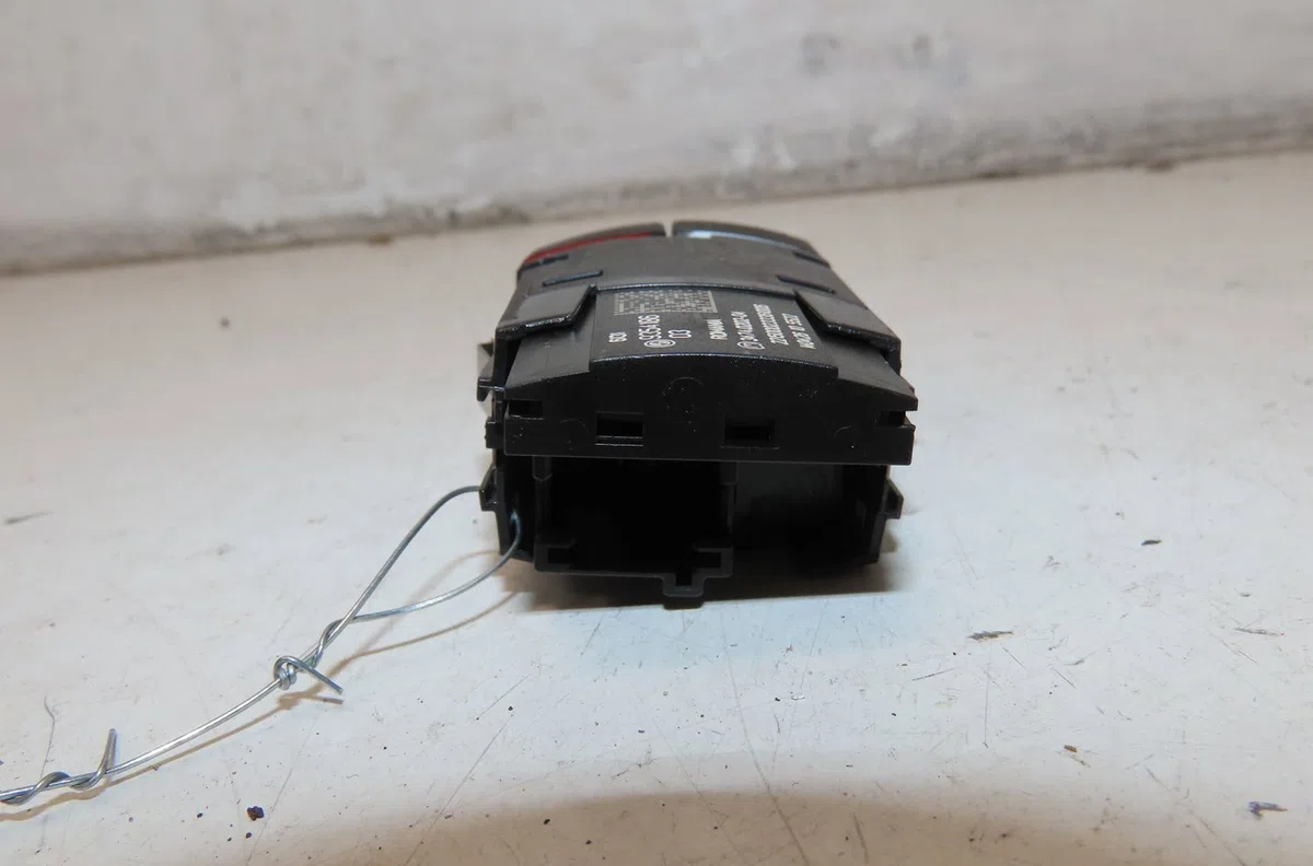 Bouton de warning Bmw X1 (F48) Sdrive 18 d (2015) occasion — photo 2