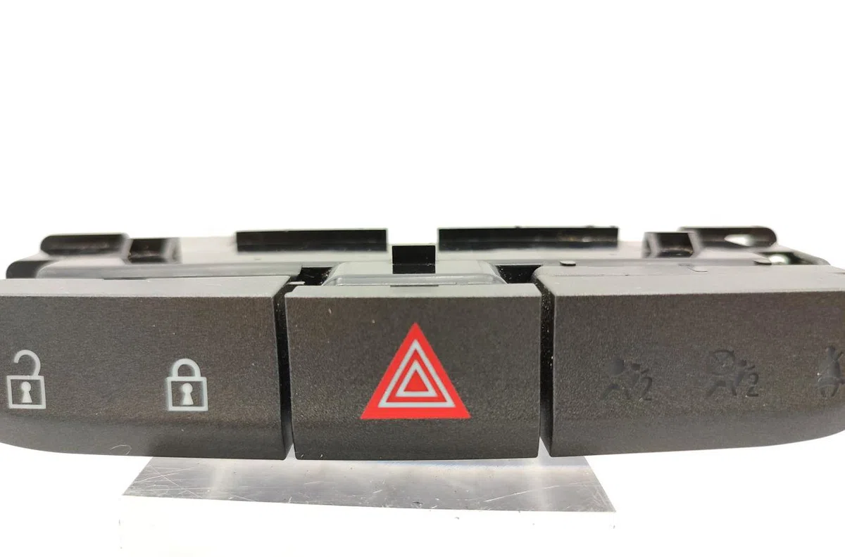 Bouton de warning CHEVROLET MALIBU occasion — photo 3