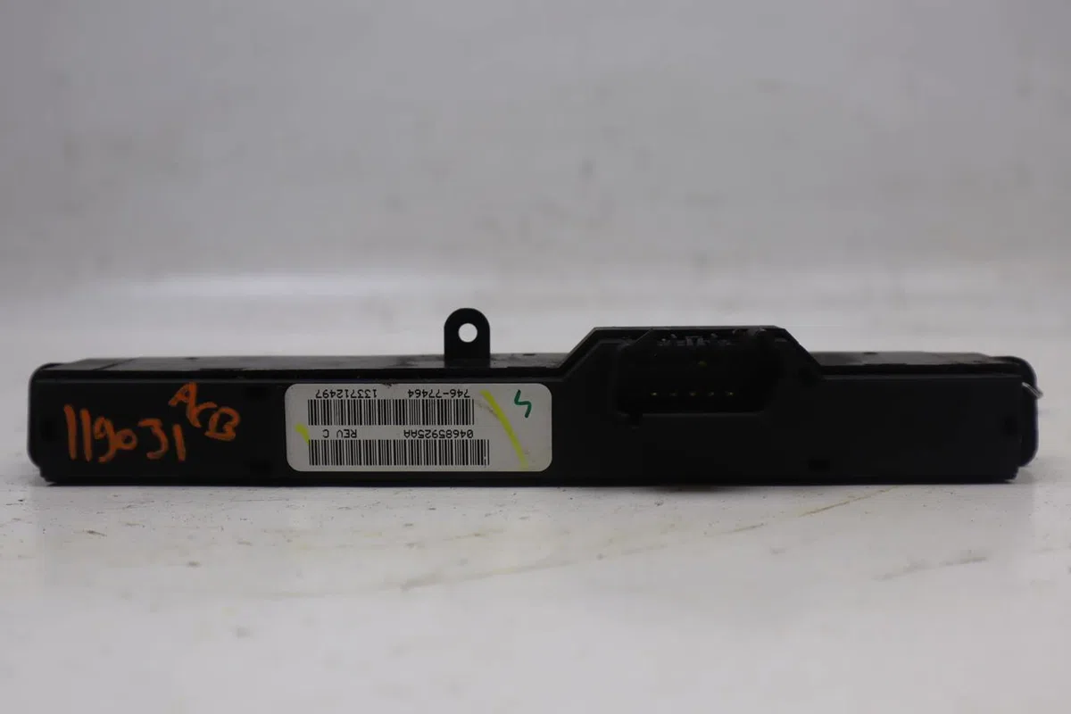 Bouton de warning Chrysler VOYAGER IV (RG, RS) 2.5 crd (2000-2008) occasion — photo 2