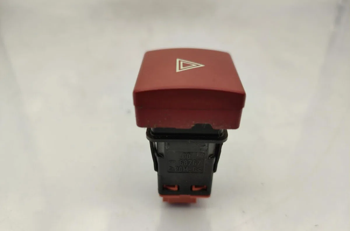 Bouton de warning CITROEN BERLINGO 2 PHASE 1 occasion — photo 2