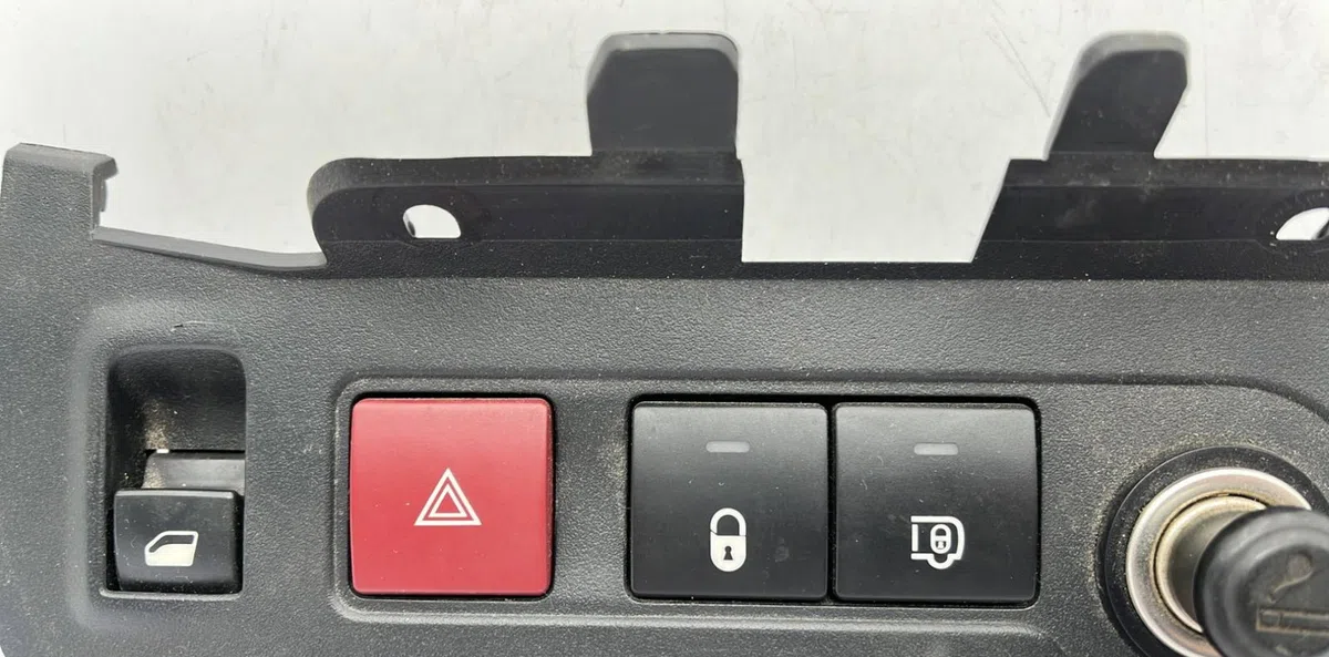Bouton de warning CITROEN BERLINGO 2 PHASE 3 occasion — photo 3
