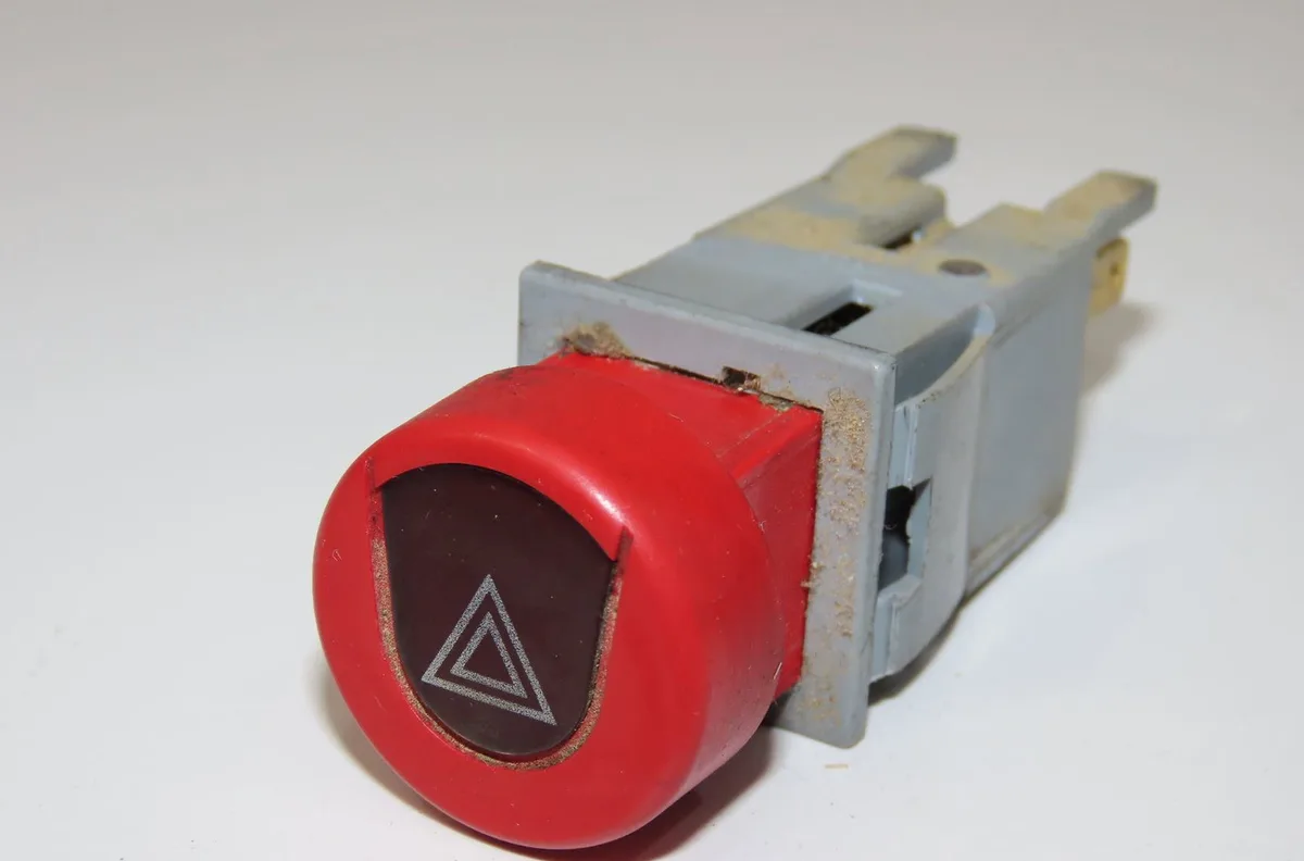 Bouton de warning Citroen BERLINGO - BERLINGO FIRST Monospace (MF_, GJK_, GFK_) 1.9 d (mfwjz) (1998-2005) 3 portes occasion