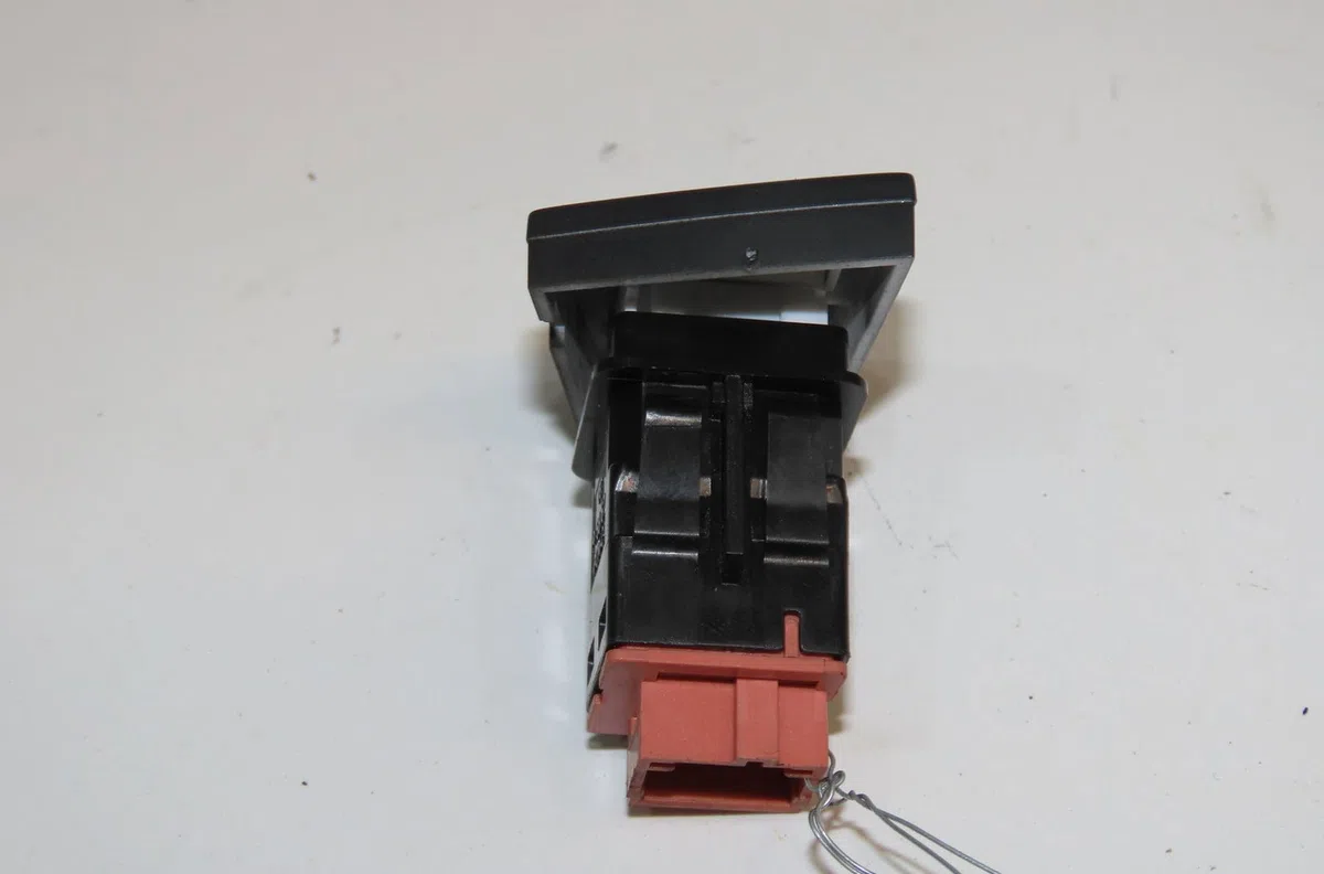 Bouton de warning Citroen C-ELYSEE (DD_) 1.6 hdi 92 (2012) occasion — photo 2