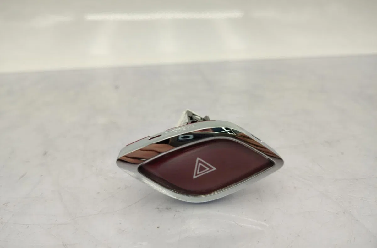 Bouton de warning CITROEN C3 2 PHASE 1 occasion — photo 2