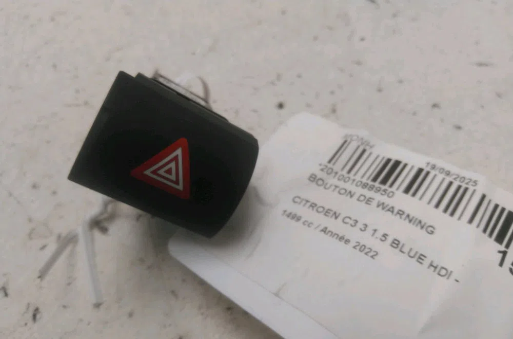 Bouton de warning Citroen C3 III (SX) 1.5 bluehdi 100 (sxyhyp, sxyhtu) (2018) occasion — photo 2