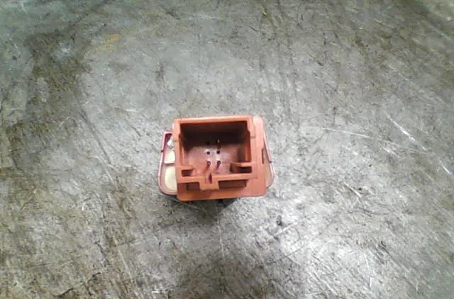 Bouton de warning Citroën C4 GRAND PICASSO I (UA_) 2.0 hdi 138 (2006-2013) occasion — photo 2