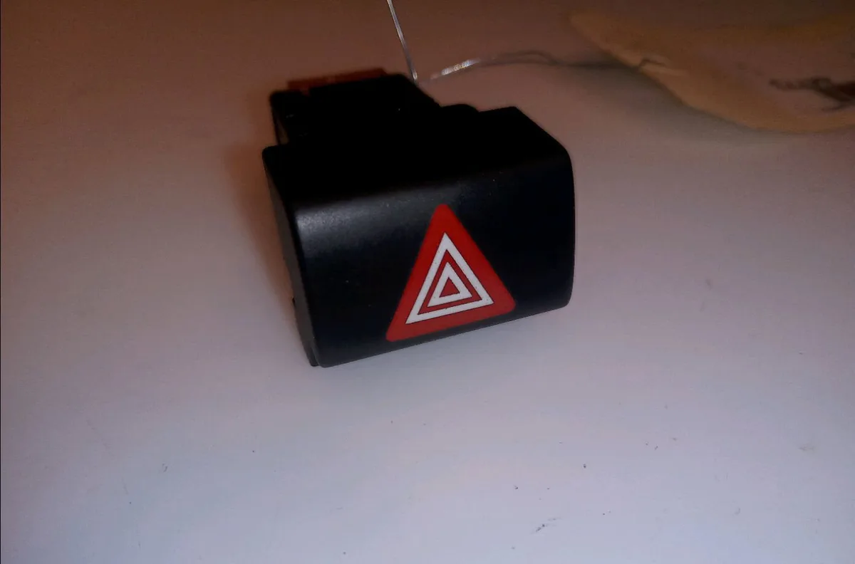 Bouton de warning Citroen C4 GRAND PICASSO II (DA_, DE_) 1.2 thp 130 (2014) occasion