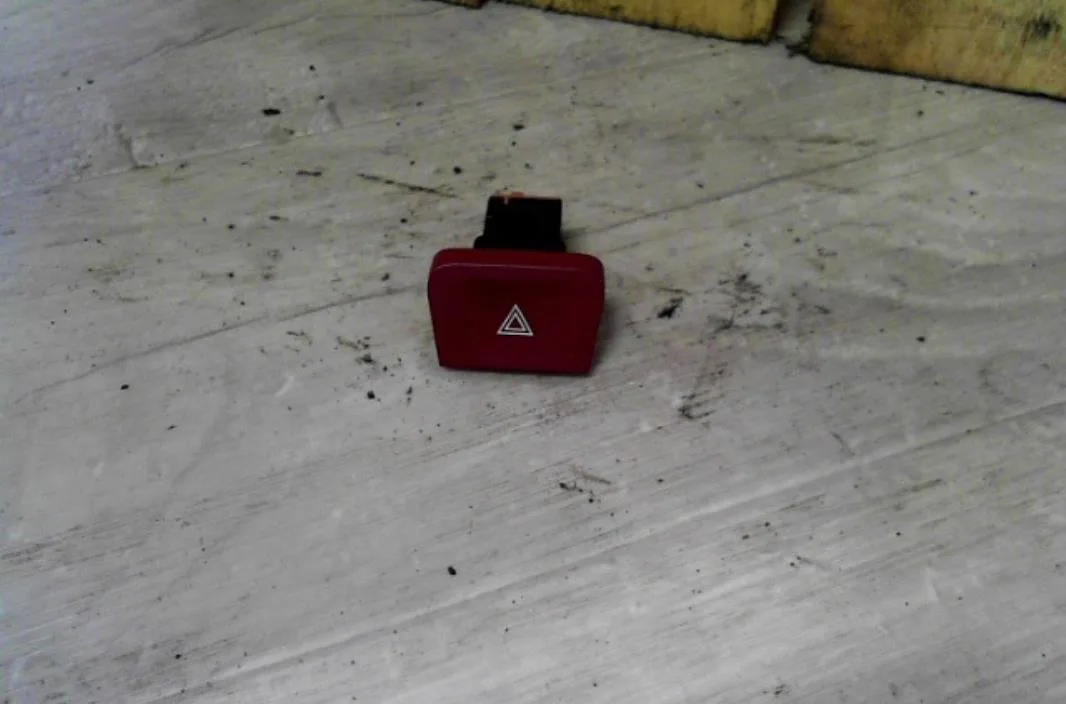 Bouton de warning Citroen C4 PICASSO I Monospace (UD_) 1.6 hdi (2007-2013) 5 portes occasion