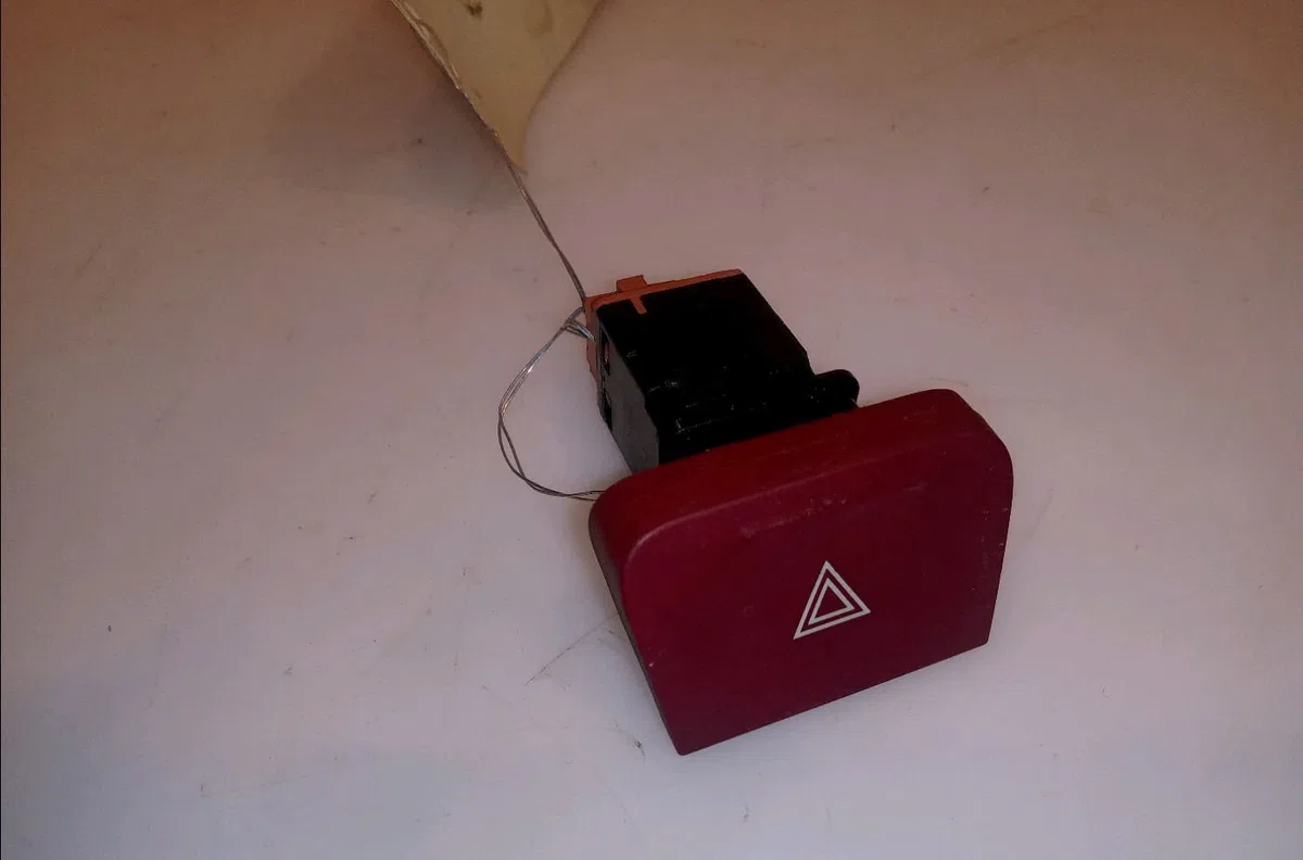 Bouton de warning Citroën C4 PICASSO I Monospace (UD_) 1.6 hdi (2007-2013) 5 portes occasion