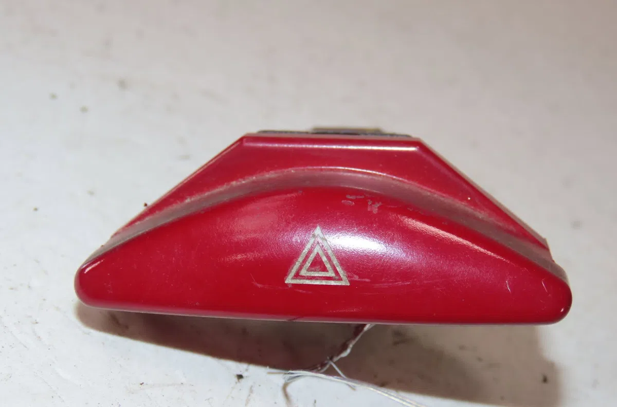 Bouton de warning Citroen C5 I (DC_) 2.0 hdi (dcrhzb, dcrhze) (2001-2004) 5 portes occasion