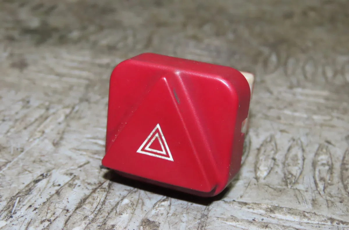 Bouton de warning Citroën C5 II (RC_) 2.0 hdi (rcrhrh) (2004-2008) 5 portes occasion