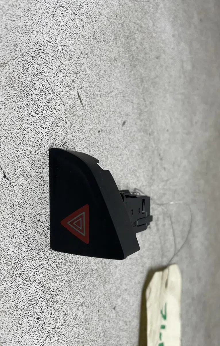 Bouton de warning Citroen C5 III (RD_) 2.0 hdi 140 (2008) 4 portes occasion
