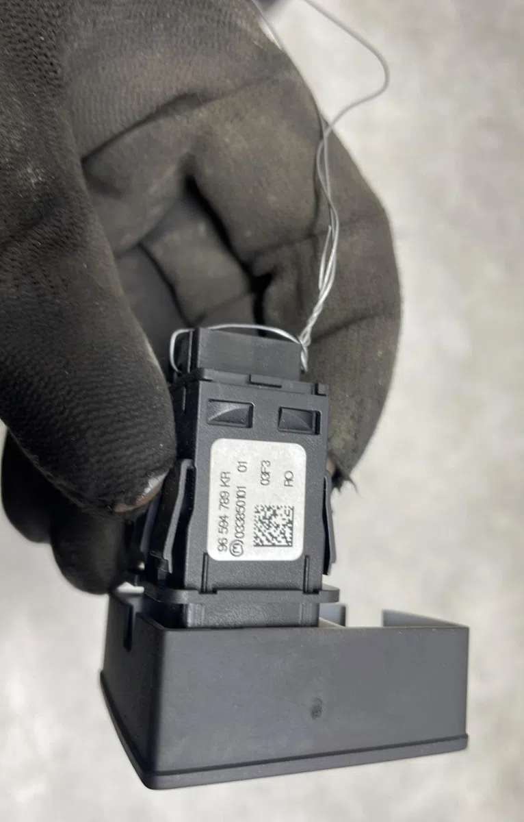 Bouton de warning Citroen C5 III (RD_) 2.0 hdi 140 (2008) 4 portes occasion