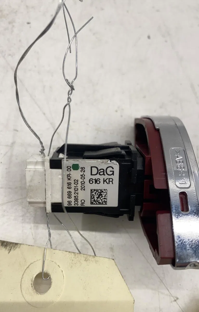 Bouton de warning Citroen DS3 (SA_) 1.6 hdi 90 (2009-2015) 3 portes occasion — photo 2