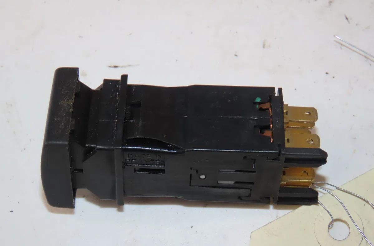 Bouton de warning Citroen SAXO (S0, S1) 1.1 x, sx (1996-2003) 5 portes occasion — photo 3