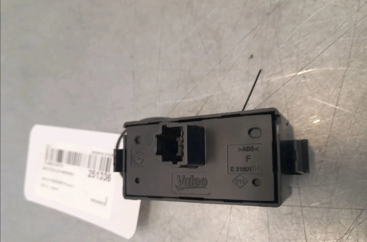 Bouton de warning Dacia DOKKER Monospace (KE_) 1.2 tce (kem0, keay) (2012) occasion