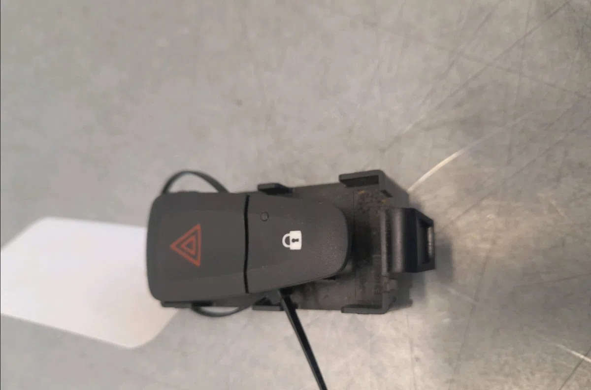 Bouton de warning Dacia DOKKER Monospace (KE_) 1.2 tce (kem0, keay) (2012) occasion — photo 2