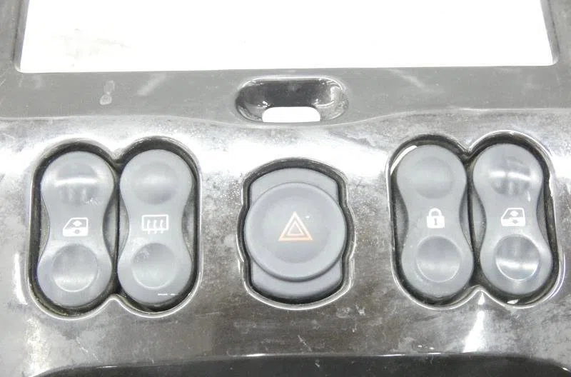 Bouton de warning DACIA DUSTER 1 PHASE 1 occasion