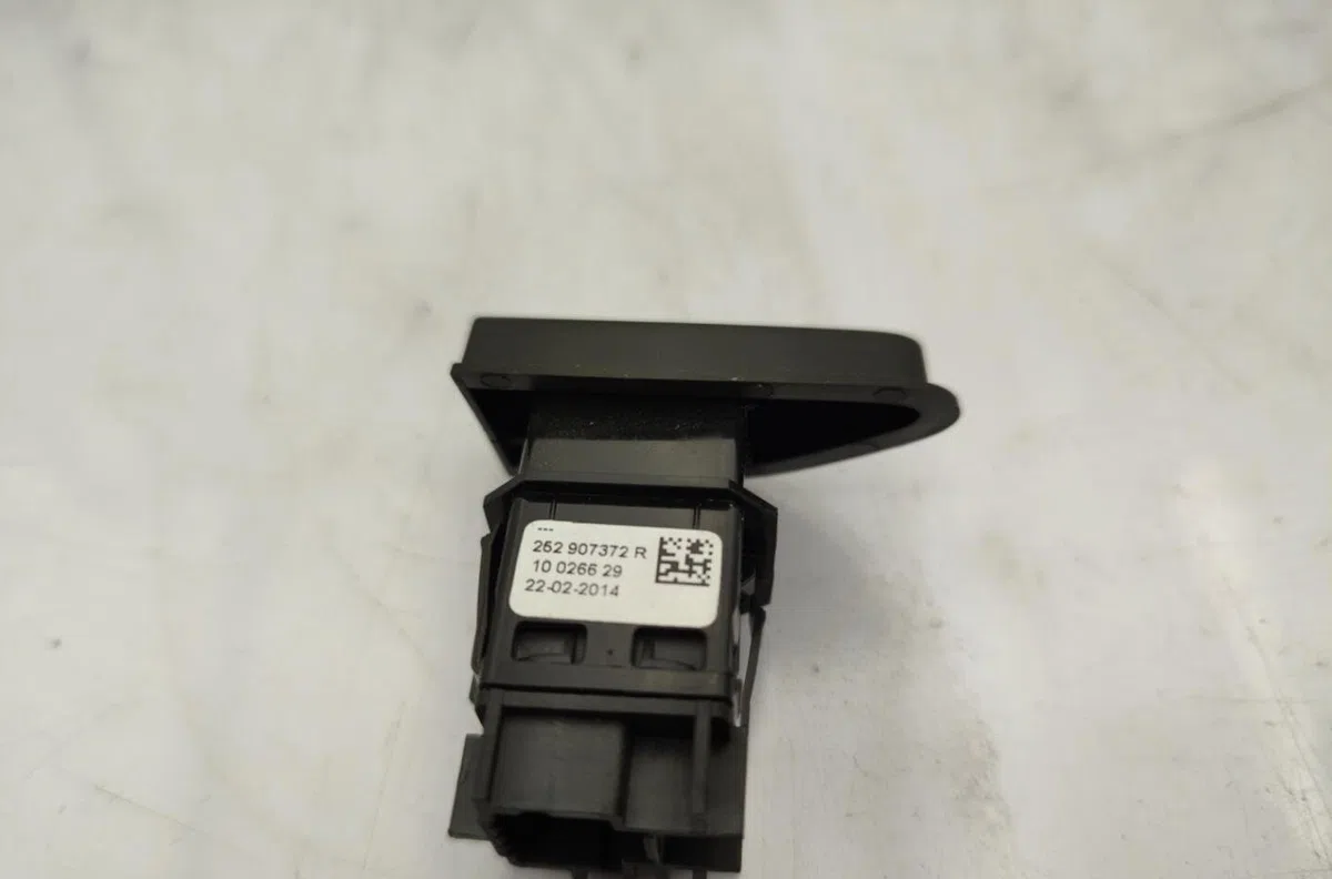 Bouton de warning DACIA DUSTER 1 PHASE 2 occasion — photo 4