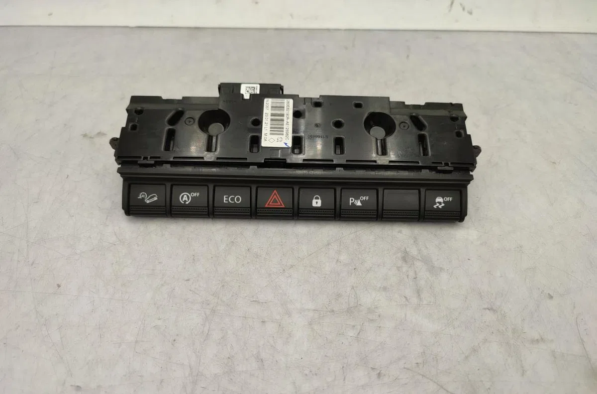 Bouton de warning DACIA DUSTER 2 PHASE 2 occasion — photo 2
