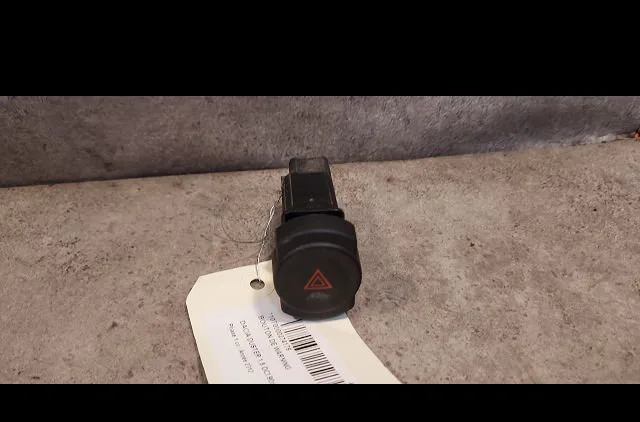 Bouton de warning DACIA DUSTER 2012 occasion