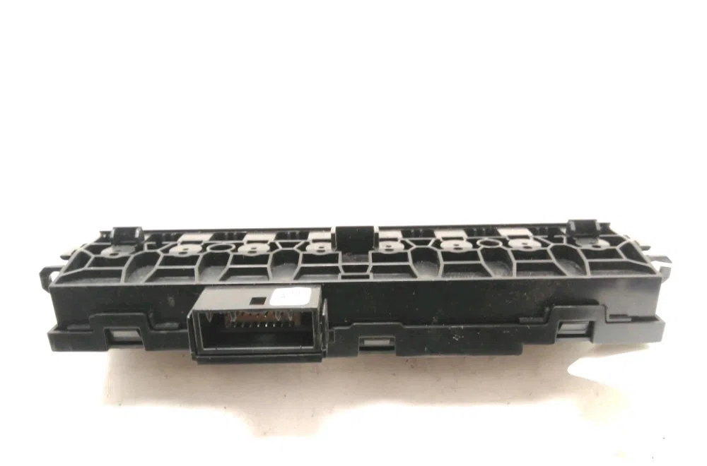 Bouton de warning Dacia DUSTER (HM_) 1.5 dci 110 (hmab) (2017) occasion — photo 2