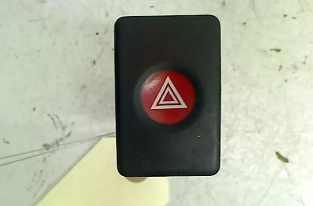 Bouton de warning Dacia LOGAN (LS_) 1.4 (lsoa, lsoc, lsoe, lsog) (2004) occasion