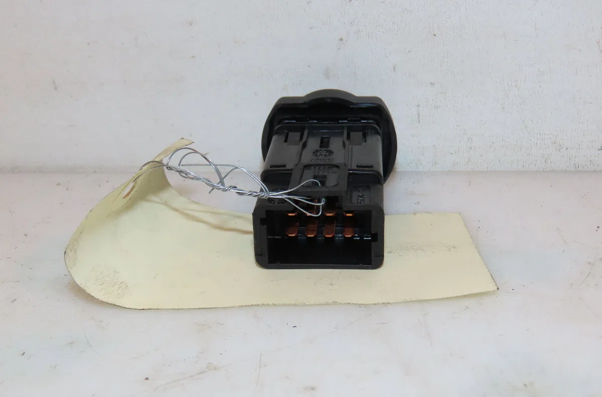 Bouton de warning Dacia LOGAN (LS_) 1.4 mpi lpg (ls0c) (2006-2012) occasion — photo 2