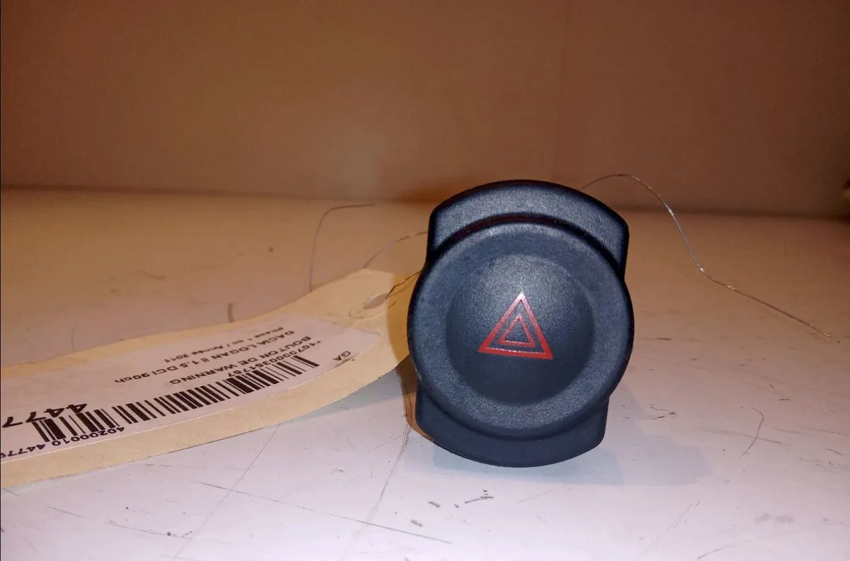 Bouton de warning Dacia LOGAN MCV (KS_) 1.5 dci (ks04) (2010-2013) occasion