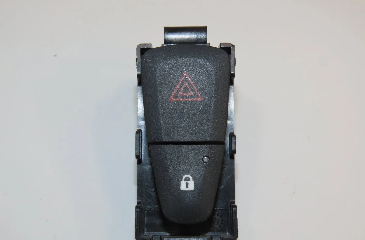 Bouton de warning Dacia SANDERO II 1.5 dci (2012) 5 portes occasion