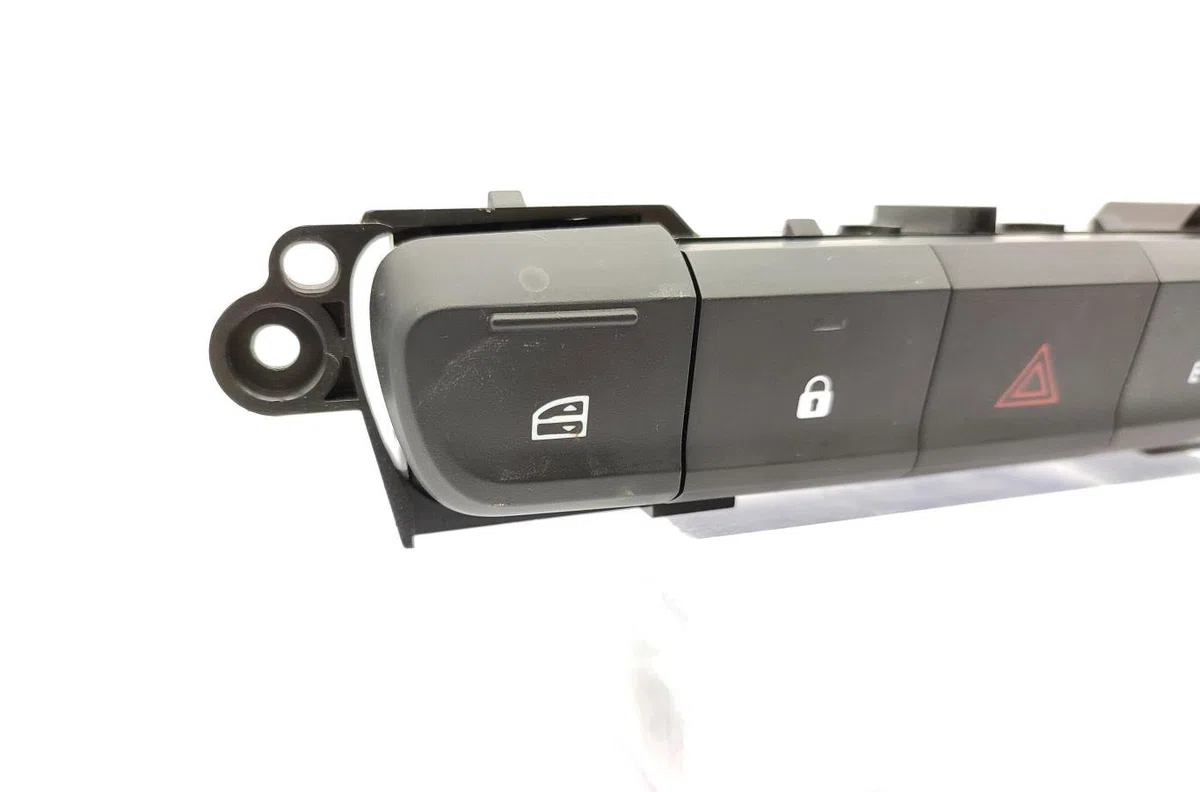 Bouton de warning DACIA SPRING occasion — photo 2