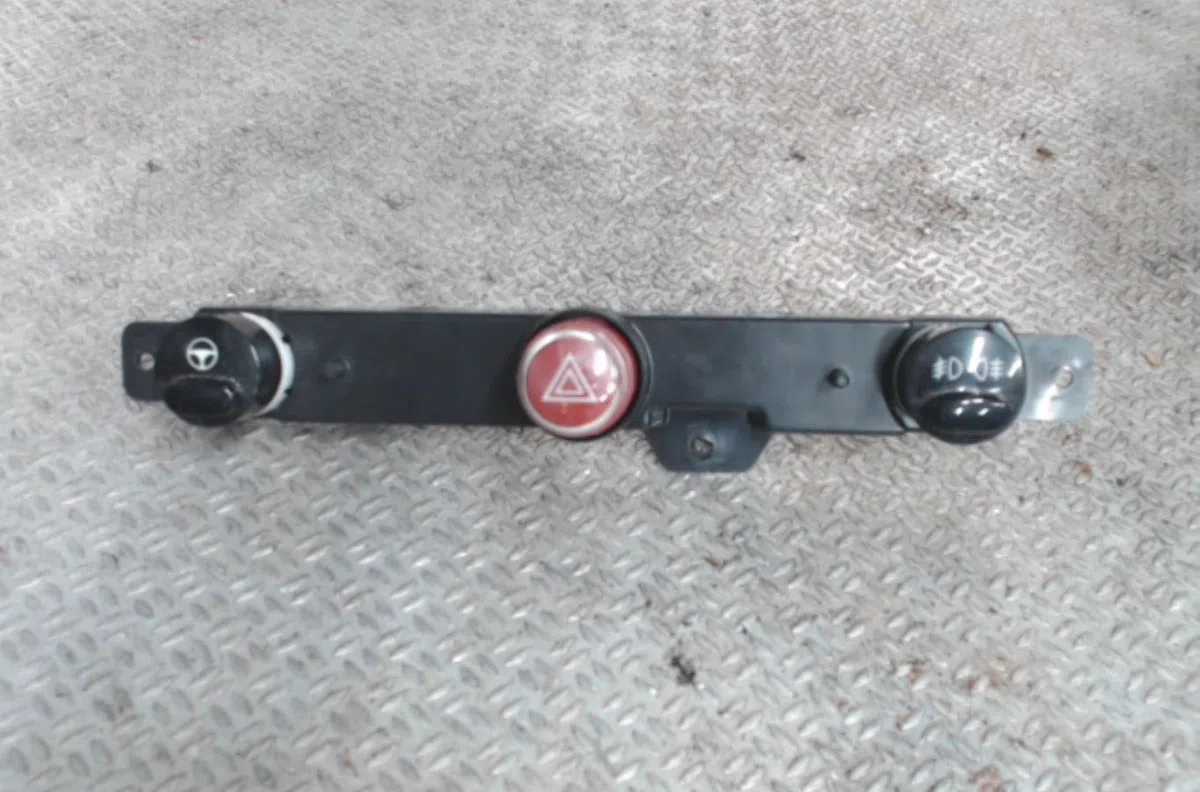 Bouton de warning FIAT 500 2  500 2 PHASE 1 occasion — photo 2
