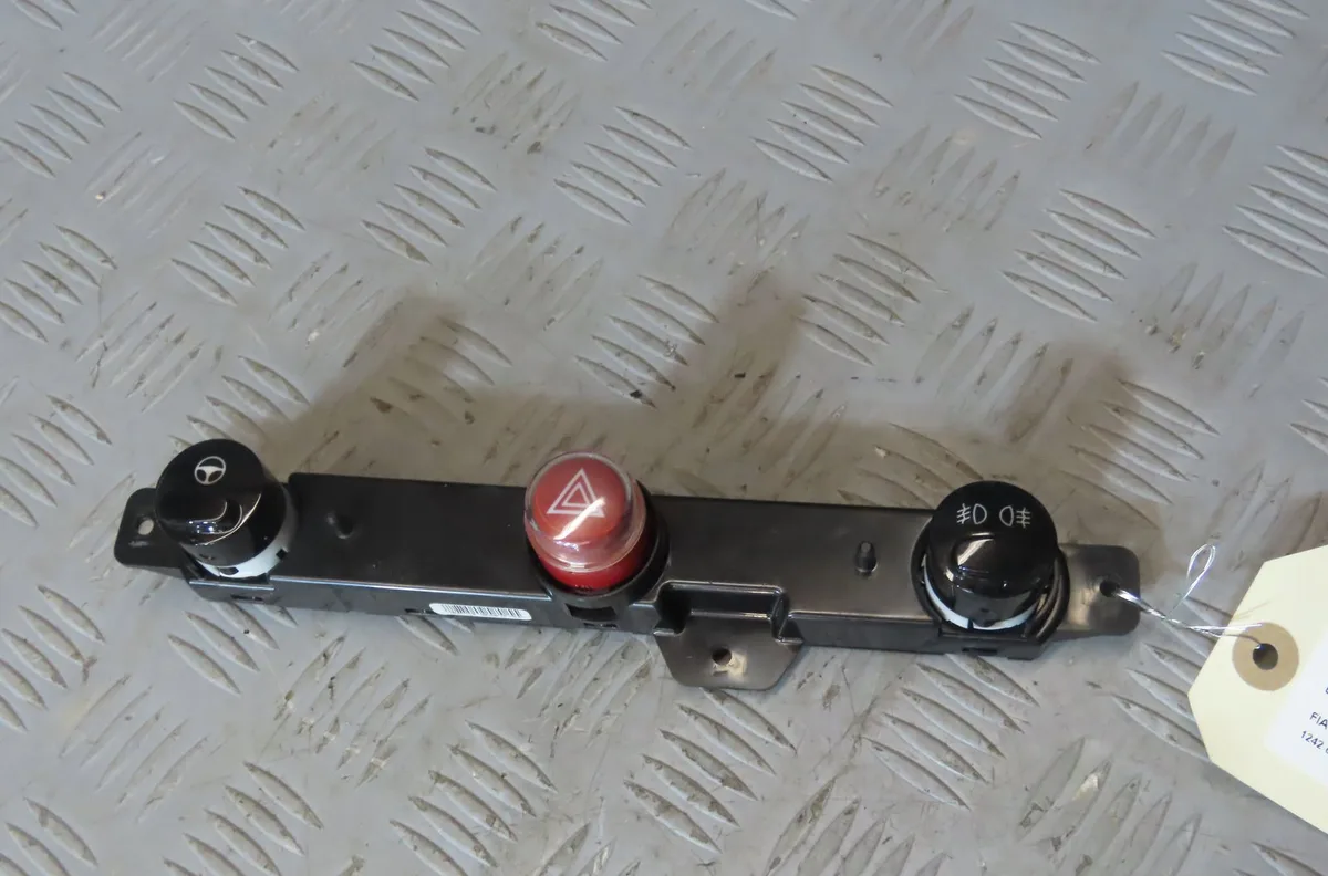 Bouton de warning FIAT 500 2012 occasion