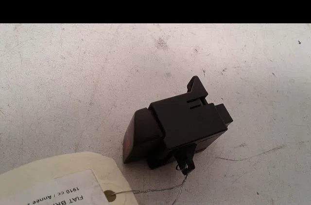 Bouton de warning Fiat BRAVO II (198_) 1.9 d multijet (198axb1a) (2007-2014) occasion — photo 2