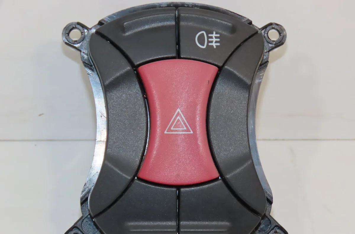 Bouton de warning Fiat DOBLO Camionnette-Monospace (223_) 1.3 d multijet (2005-2010) occasion