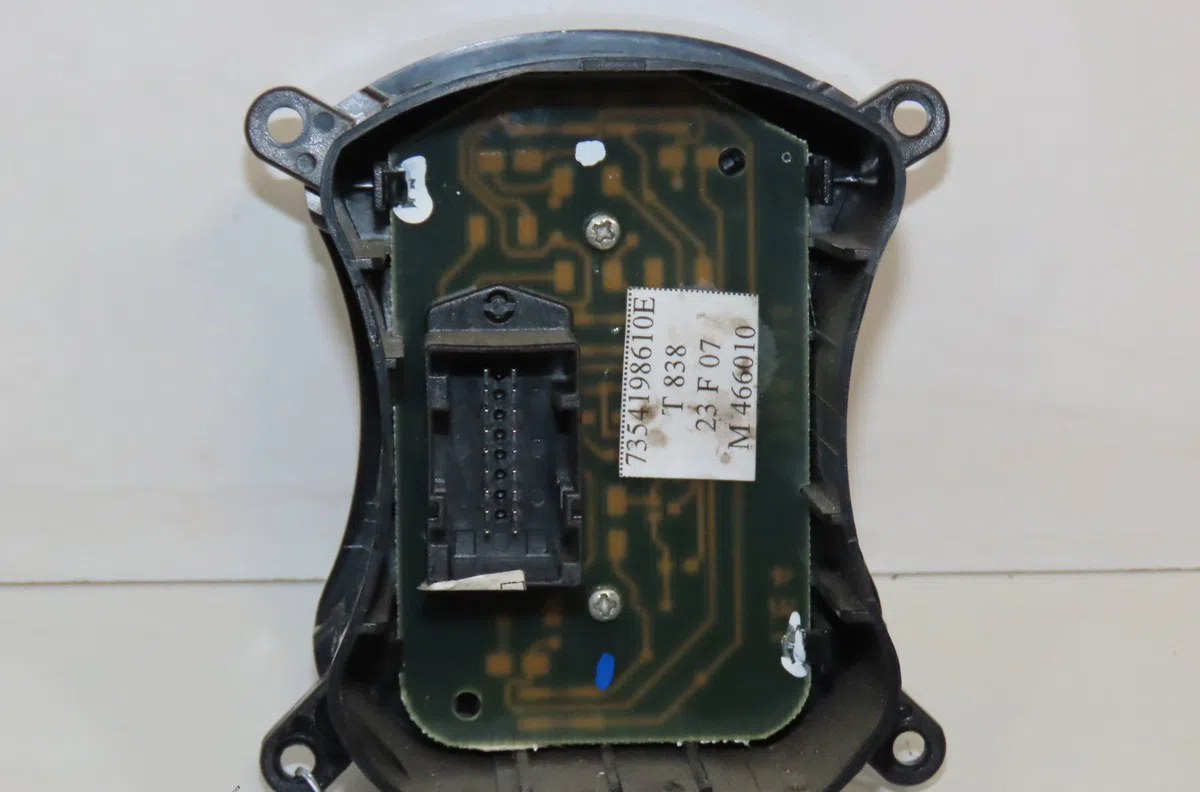 Bouton de warning Fiat DOBLO Camionnette-Monospace (223_) 1.3 d multijet (2005-2010) occasion — photo 2